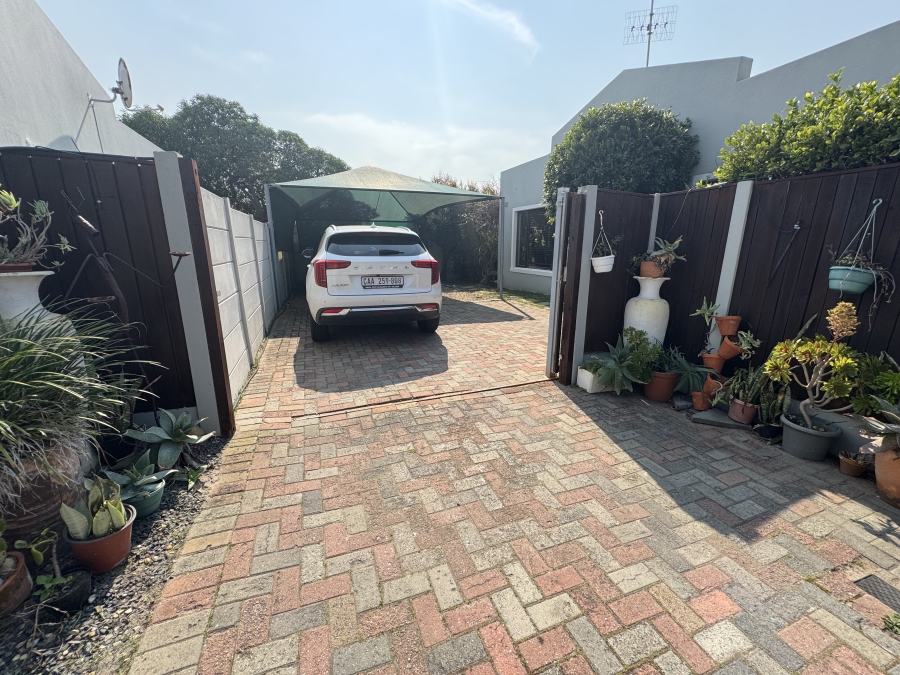 To Let 1 Bedroom Property for Rent in Kirstenhof Western Cape